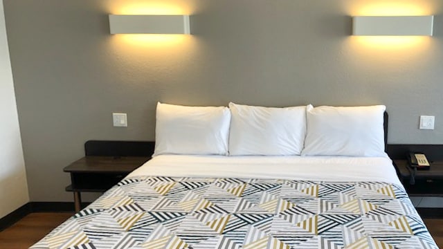 1 King Bed | Non-Smoking, Micfridge