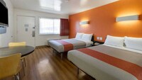 Motel 6 Claremont, CA