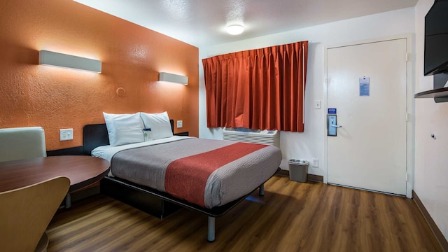 1 QUEEN BED | MOBILITY ACCESSIBLE TUB NSMK