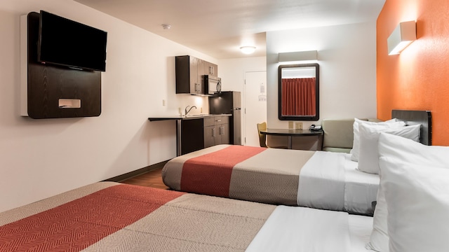 2 Full Beds | Non-Smoking, Kitchen