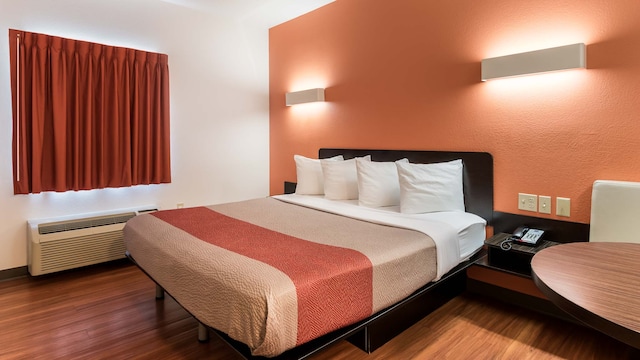 1 King Bed | Mobil Access Tub Nsmk Kitchen