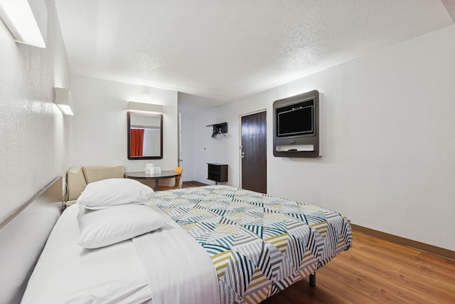 1 King Bed | Micfridge