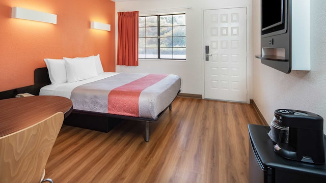 1 Queen Bed | Mini Fridge