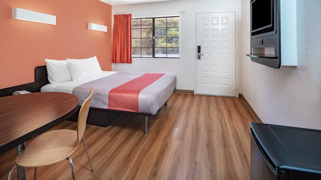 1 Queen Bed | Premium, Mini Fridge