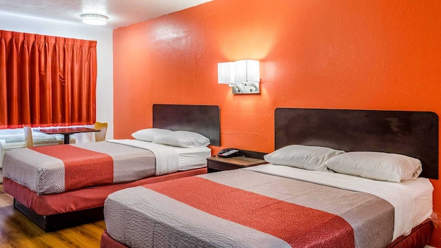 2 FULL BEDS | MOBIL ACC RI SHWR SMK  MICFRIDGE