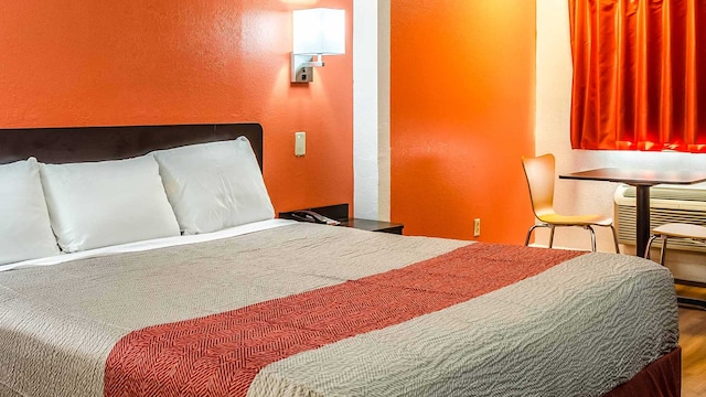 1 KING BED | NON-SMOKING, MICFRIDGE