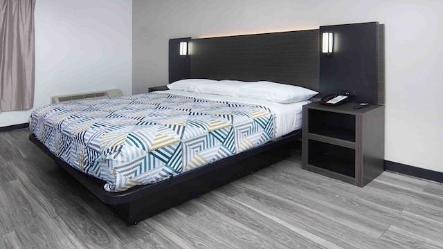 1 King Bed | Non-Smoking