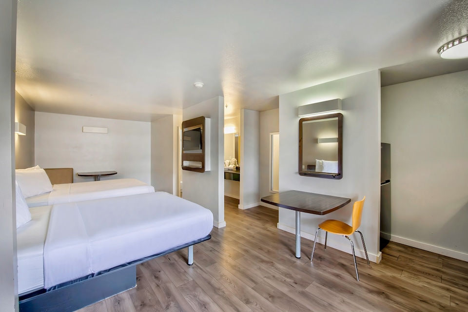 Studio 6 San Antonio, TX - Airport, C78216, San-Antonio