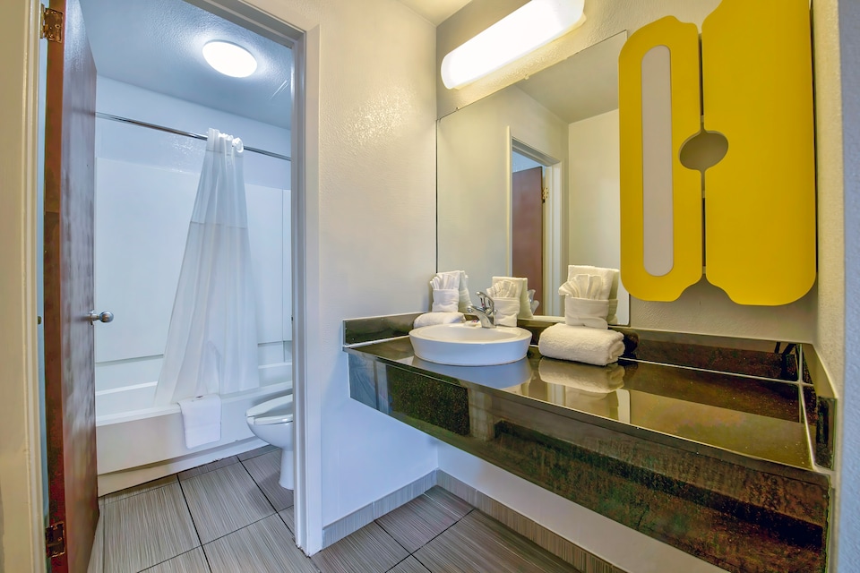 Studio 6 San Antonio, TX - Airport, C78216, San-Antonio