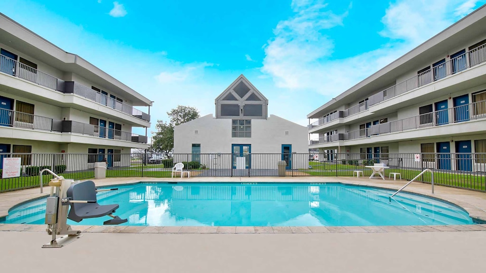 Studio 6 San Antonio, TX - Airport, C78216, San-Antonio