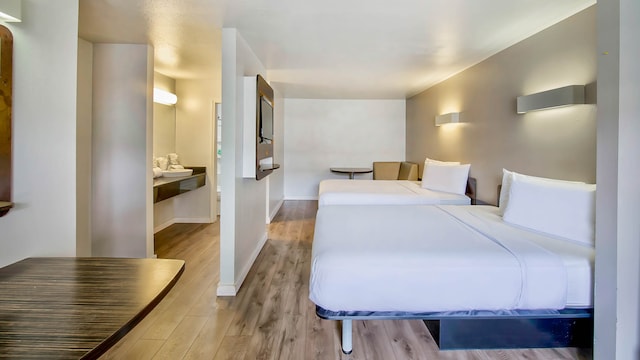2 Full Beds | Suite, Non-Smoking