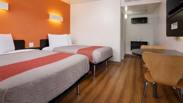 2 Full Beds | Micfridge