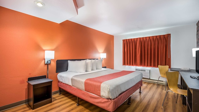 1 King Bed | Non-Smoking