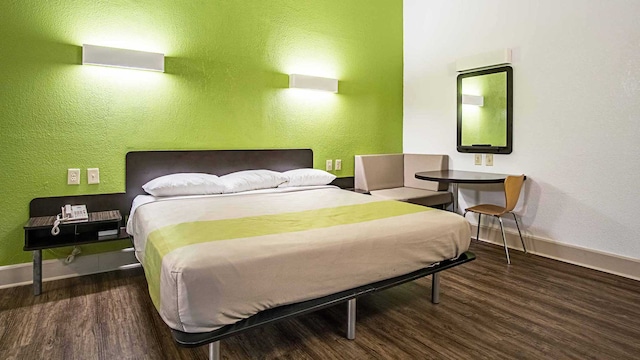 1 KING BED | NON-SMOKING