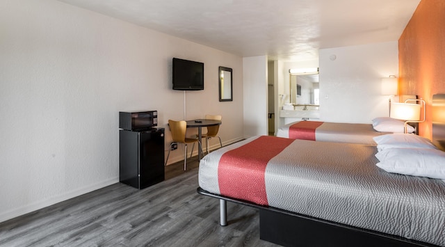 2 Full Beds | Smoking, Kitchen