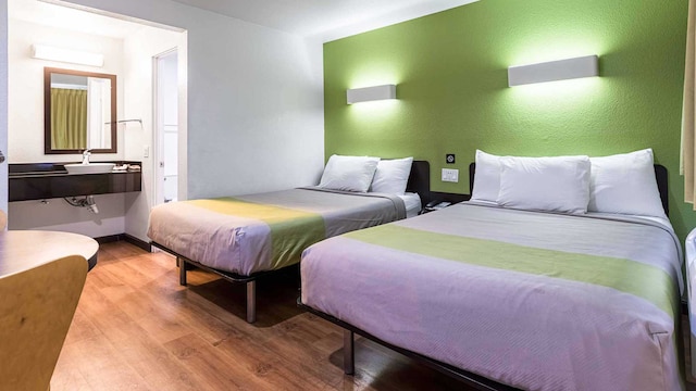 2 FULL BEDS | NON-SMOKING, MINI FRIDGE