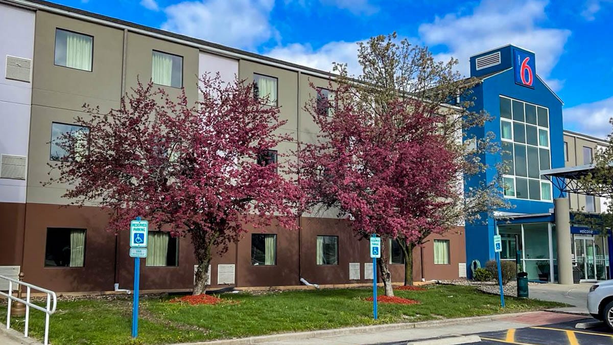 Motel 6 Caseyville, IL - Budget-Friendly