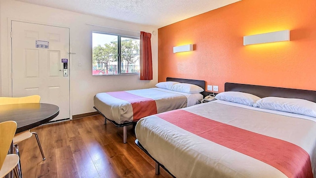 2 Full Beds | Micfridge