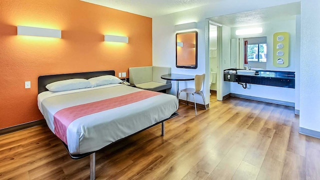 1 Queen Bed | Extended Suite, Non-Smoking, Micfridge