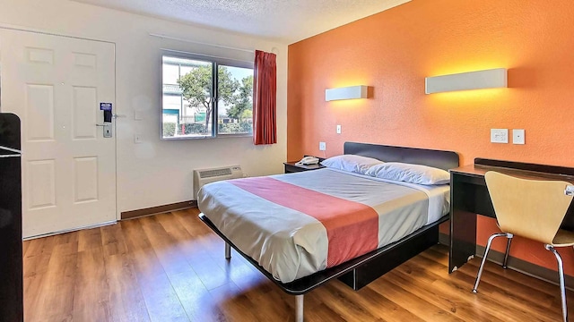 1 Queen Bed | Micfridge