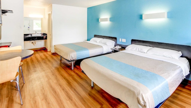 2 Queen Beds | Mobility Accessible Tub Nsmk