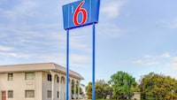 Motel 6 Waco, TX - Lacy Lakeview