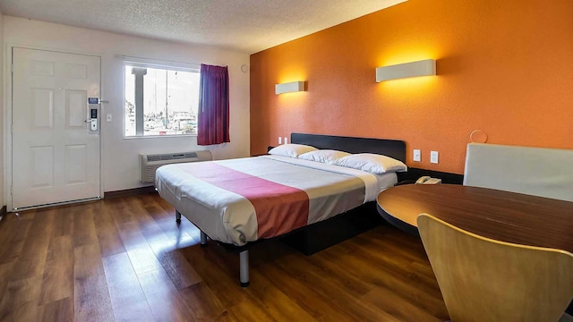 1 King Bed | Micfridge