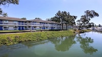 Motel 6 Oakland, CA - Embarcadero