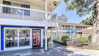 Motel 6 Oakland, CA - Embarcadero