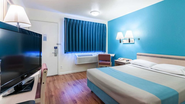 1 Queen Bed | Mobility Accessible Tub Nsmk