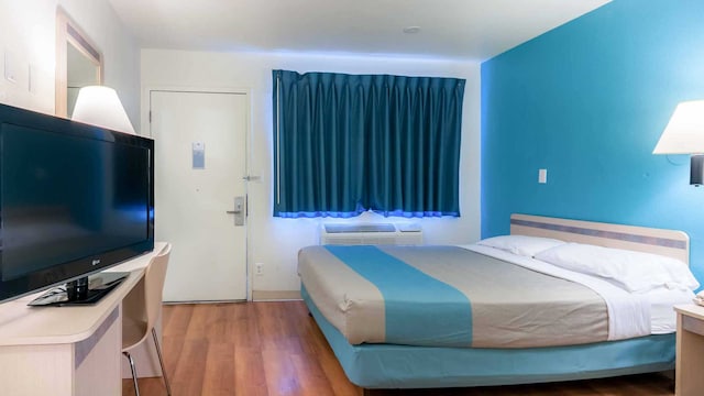 1 Full Bed | Non-Smoking