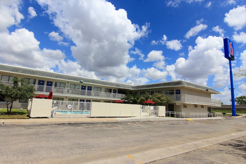 Motel 6 Kingsville, TX,  Kingsville, TX, Kingsville