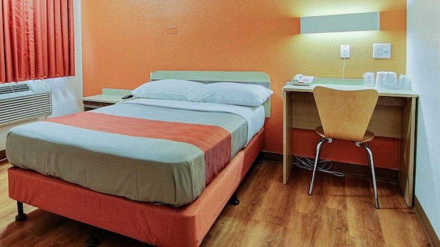 1 FULL BED | MOBIILITY ACCESS TUB MICFRIDGE