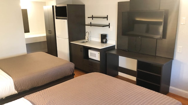 2 Queen Beds | Mobil Access RI Shr Nsmk Ktchn 