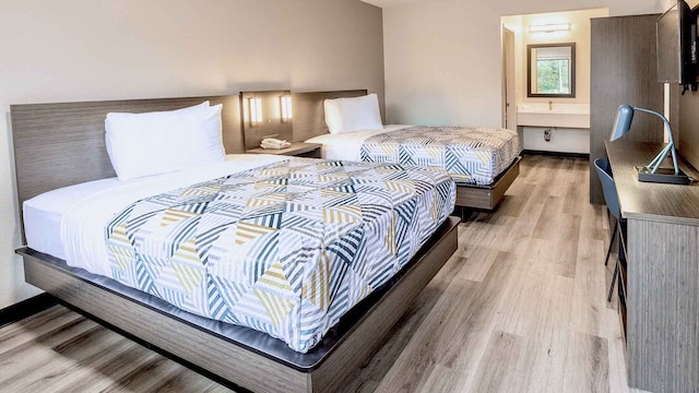 2 Full Beds | Smoking