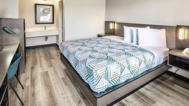 1 King Bed | Non-Smoking