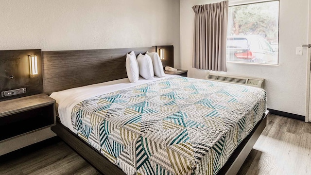 1 King Bed | Smoking