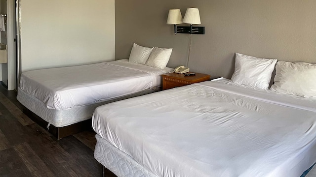 2 Queen Beds | Smoking, Micfridge