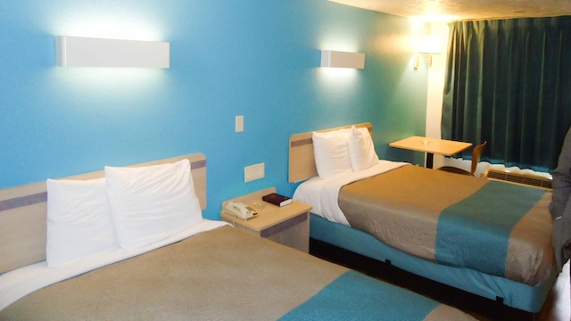 2 Full Beds | Mobility Accessible Tub Nsmk