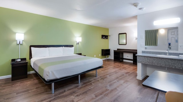 1 King Bed | Smoking, Micfridge