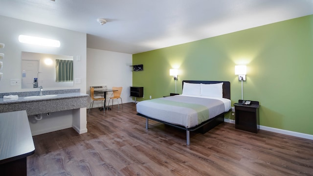 1 Queen Bed | Smoking, Micfridge