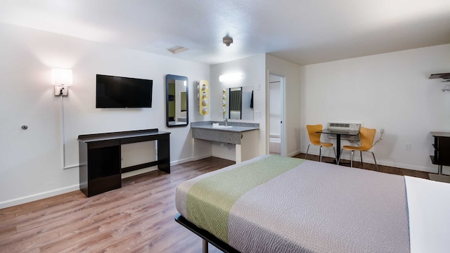 1 Full Bed | Non-Smoking, Micfridge