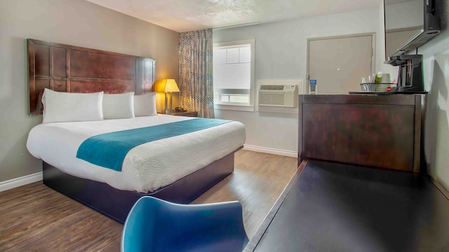 1 King Bed | Mobil Access Tub Nsmk Micfridg