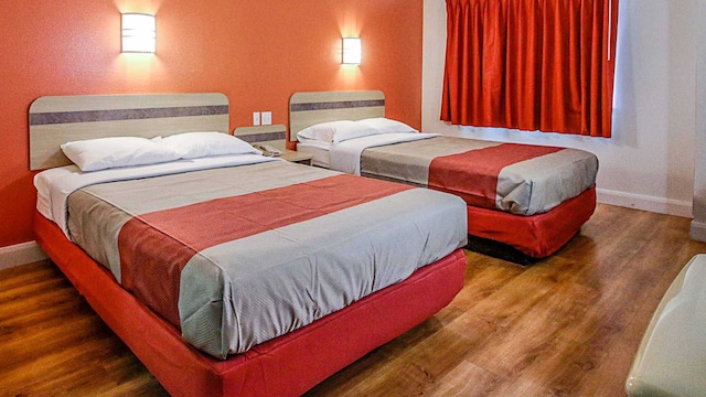 2 Queen Beds | Smoking