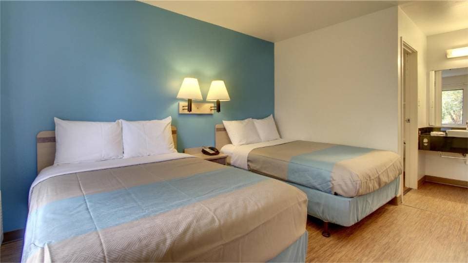 Motel 6 Des Moines, IA - North, C50021, Des Moines IA