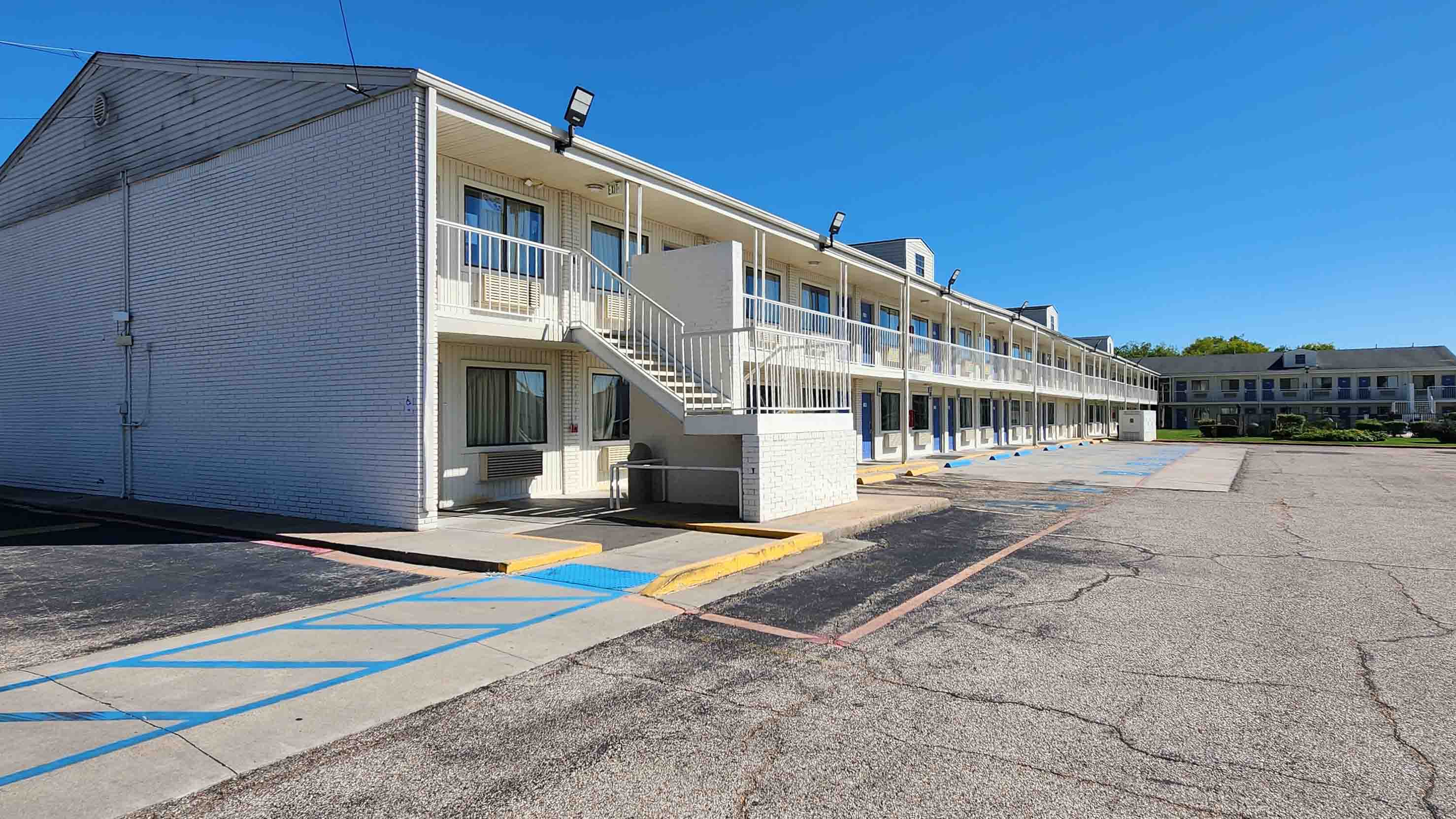 Studio 6 Webster, TX | Near NASA & Houston Lake