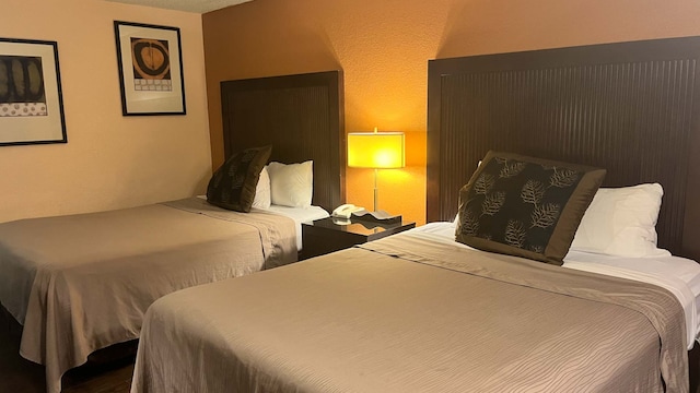 2 Queen Beds | Smoking, Micfridge