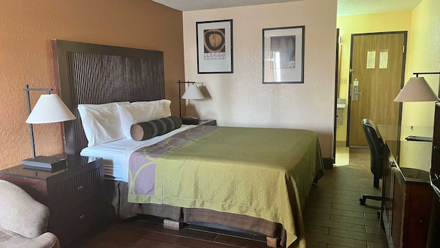 1 King Bed | Mobil Access Tub Nsmk Micfridg