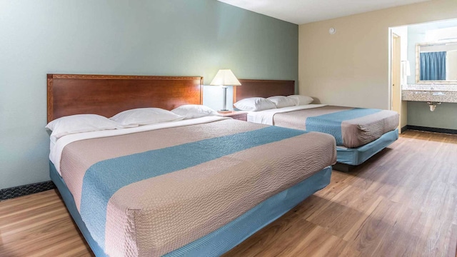 2 Queen Beds | Mobil Access Tub Nsmk Micfridg