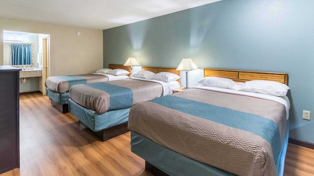 3 Full Beds | Non-Smoking, Micfridge